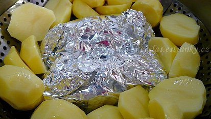 Kuřecí rolka s kořenovou zeleninou a šalvějí v dietní úpravě