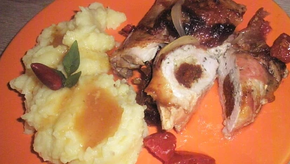Kuřecí závitky se sušenými rajčaty a mozzarellou