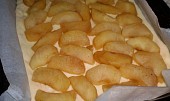 Kynutý koláč s jablky a pudinkem (Jablíčka podušením v cukru krásně zkaramelizují)