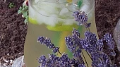 Levandulovo-mátová limonáda s limetkou