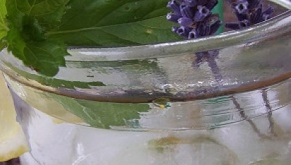 Levandulovo-mátová limonáda s limetkou