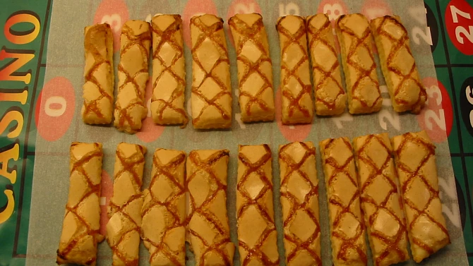 Listové tyčinky s ovocnou glazurou - Sfogliatine Glassate