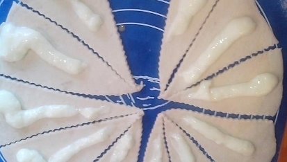 Mini rohlíčky z listového těsta, nastříkaný puding