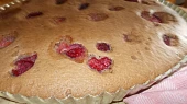 Kakaový  moučník s malinovou sněhovou čepicí