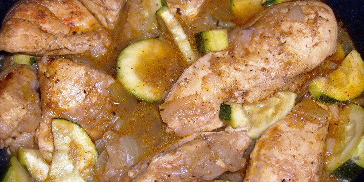 Pečené kuře s cuketou a indickým nádechem