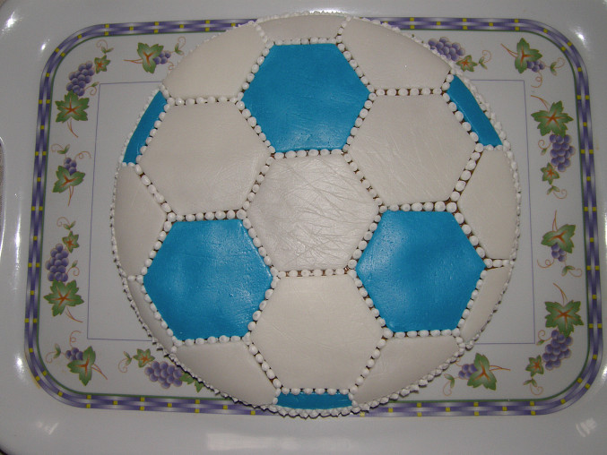 Perníčky Marie - chaloupky, Velikonoce, fotbal, perník ve tvaru fotbalového míče ,pro synovce k narozeninám