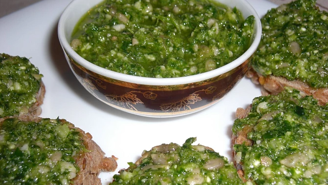 Pesto z rukoly (rokety)