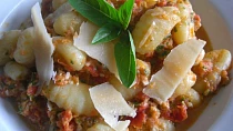 Pesto ze syrových rajčat