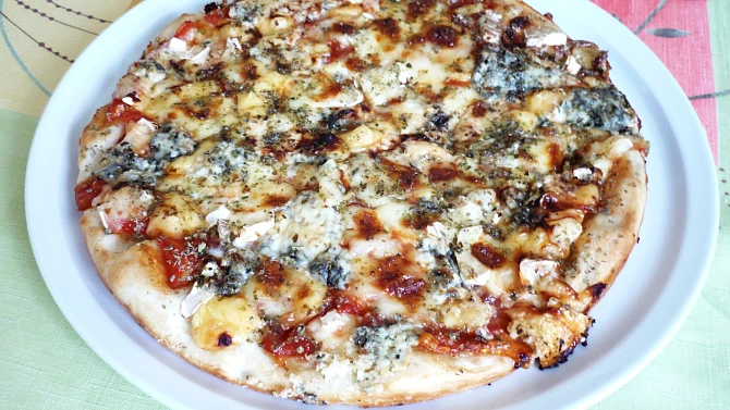 Pizza Čtyři druhy sýrů