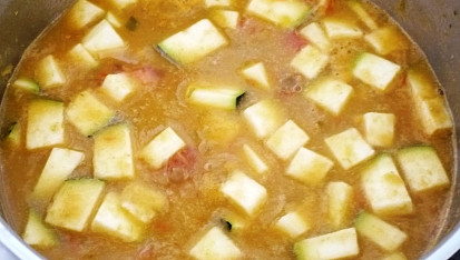 Rajčatovo-cuketová polévka