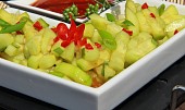 Sladkokyselý pikantní okurkový salát