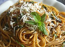 Špagety s mátovou omáčkou