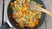 Tarhoňa se zeleninou a tofu