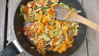Tarhoňa se zeleninou a tofu