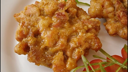 Vepřové placičky se sýrem a tatarskou omáčkou