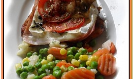 Zapečená kuřecí prsa s žampionovými bramborami a máslovou zeleninkou