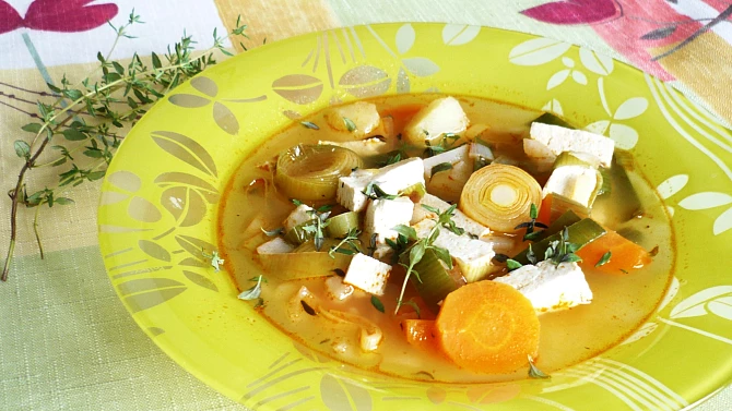 Zeleninová polévka s tofu