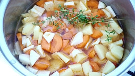 Zeleninová polévka s tofu