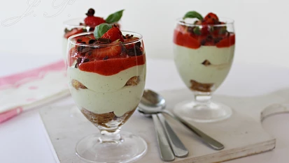 Bazalkové tiramisu s jahodovým coulis