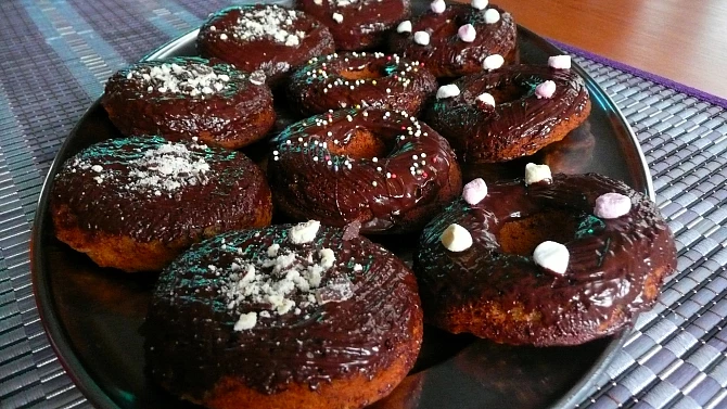 Bezlepkové jablečné donuty