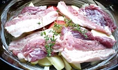 Bůček na cibuli a jablíčkach
