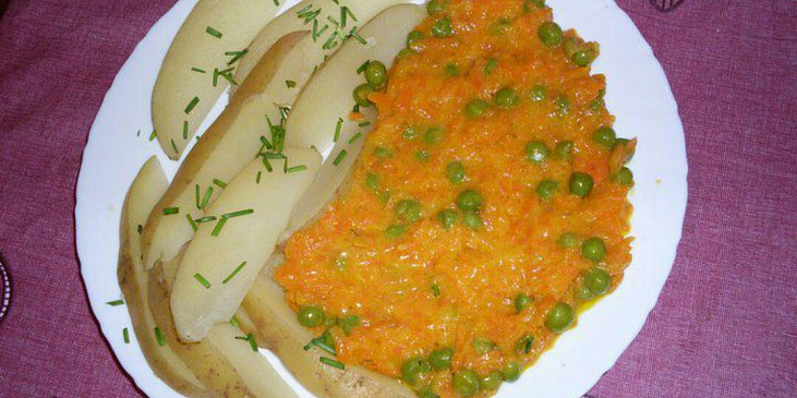 Dušená mrkev (Fotka bez masa protože ho nejím )