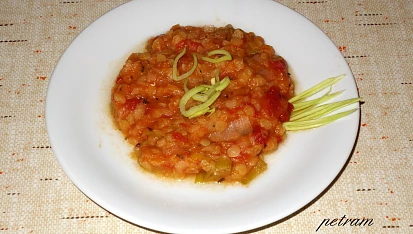 Červená čočka v zelenině