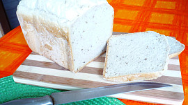 Chléb  z domácí pekárny - vlastní recept