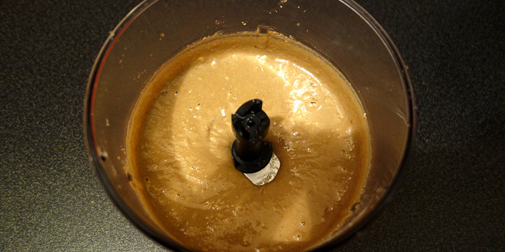 Domácí ořechová a semínková másla (Výroba slunečnicového másla - fáze 5)