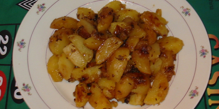 Dušené brambory (DUŠENÉ BRAMBORY SE ŠPEKEM)