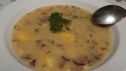 Fazolová polévka mojí babičky, fazolačka