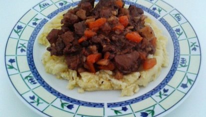 Hovězí ragú na liškách a kořenové zelenině