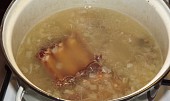 Hrášková polévka z uzených žebírek
