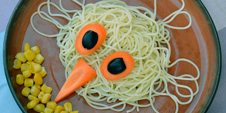 Hrátky se špagetami: Pobavte stolovníky chobotnicí či ptačím hnízdem (Pták všežerák také určitě pobaví)