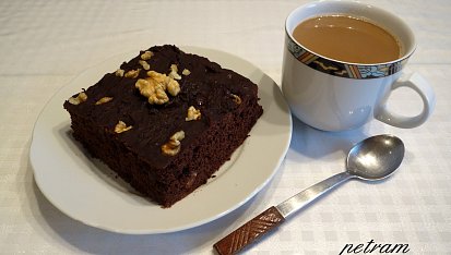 Kakaová buchta aneb pokus o brownies bez lepku, mléka a vajec