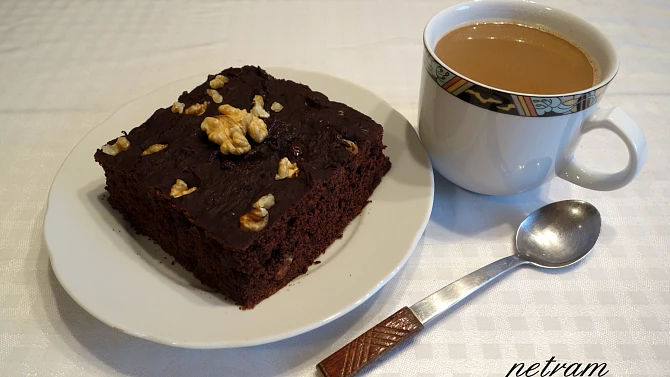 Kakaová buchta aneb pokus o brownies bez lepku, mléka a vajec