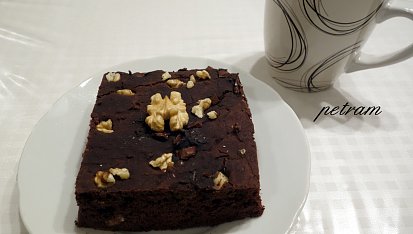 Kakaová buchta aneb pokus o brownies bez lepku, mléka a vajec