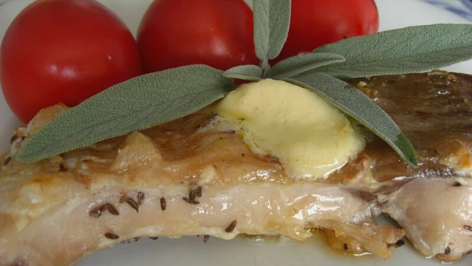 Kapr na roštu s citronovým máslem