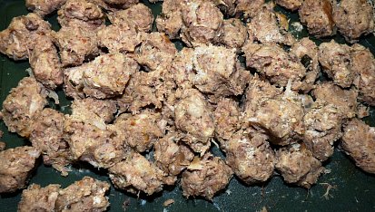Králičí polévka s libečkem a „bobky“