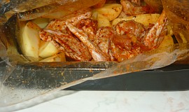 Kuřecí křídla v pečicím sáčku  s bramborami