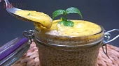 Mandlový pudink s chia semínky a mangem