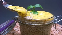 Mandlový pudink s chia semínky a mangem