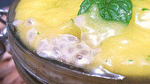Mandlový pudink s chia semínky a mangem