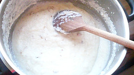 Ořechová krupicová kaše