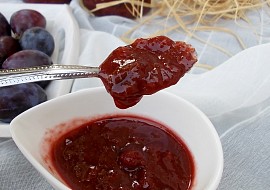 Pikantní švestkové chutney