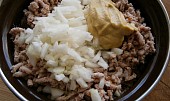 Pomazánka z pečeného bůčku a uzeného masa (Přidáme cibuli,česnek a hořčici)