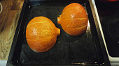 Pumpkin Pie (variace amerického dýňového koláče na Den díkůvzdání), Půlky dýně připravené do trouby