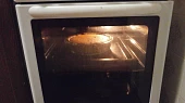 Pumpkin Pie (variace amerického dýňového koláče na Den díkůvzdání), Už se peče