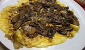 Rohlíky plněné houbovou omeletou (Omeleta s houbami nahoře)