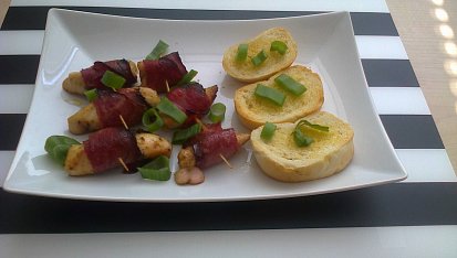 Rychlé pohoštění – Kuřecí kousky zapečené ve slanině